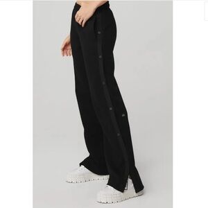 Alo yoga snap pants